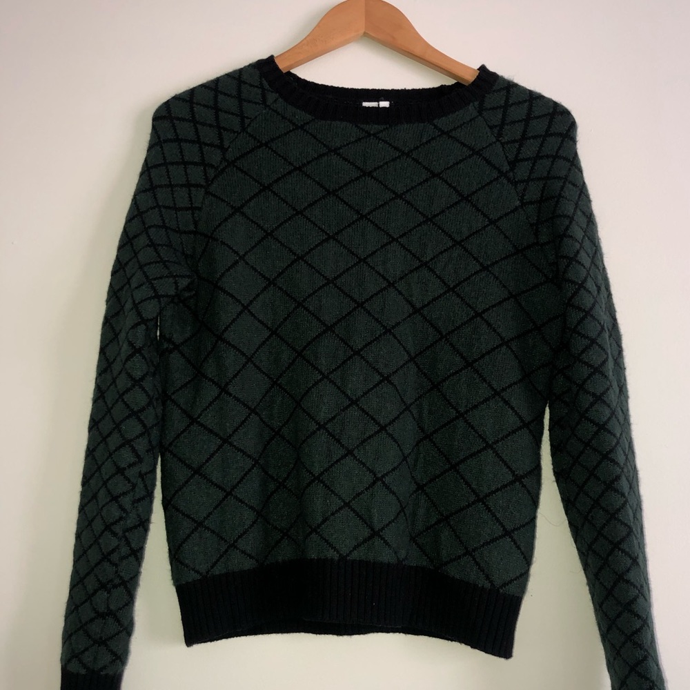 SI IAE thick sweater size M